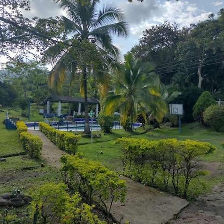 Hotel Campestre El Salitre Вилета Екстериор снимка